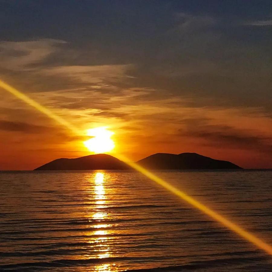 Pinegroove Hostel Vlora Ngoại thất bức ảnh