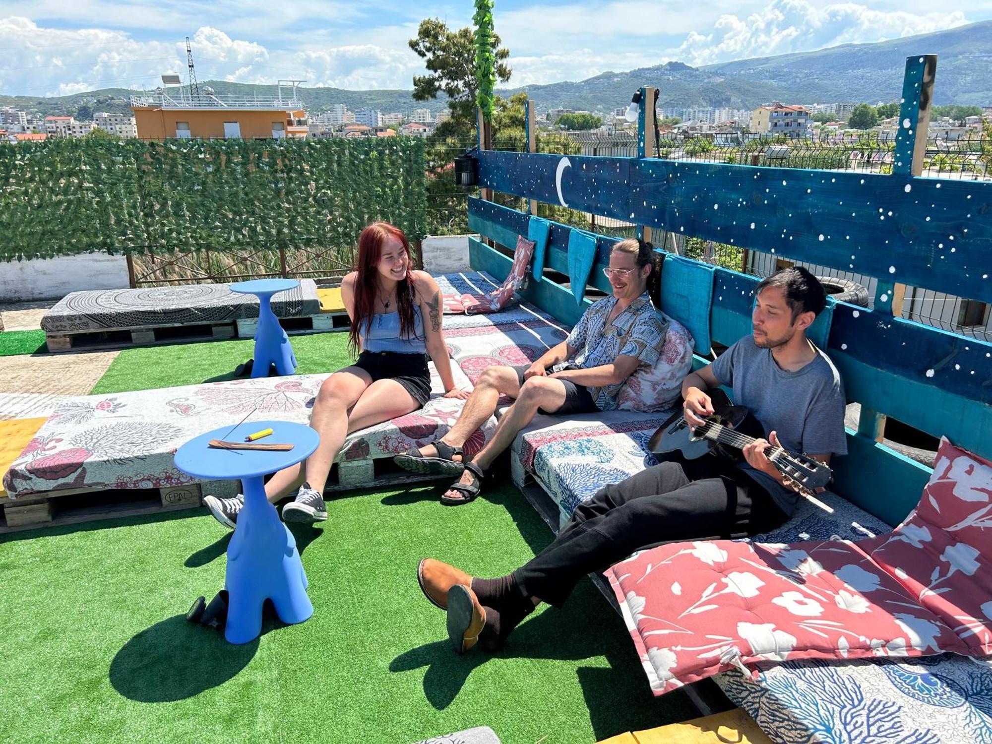 Pinegroove Hostel Vlora Ngoại thất bức ảnh